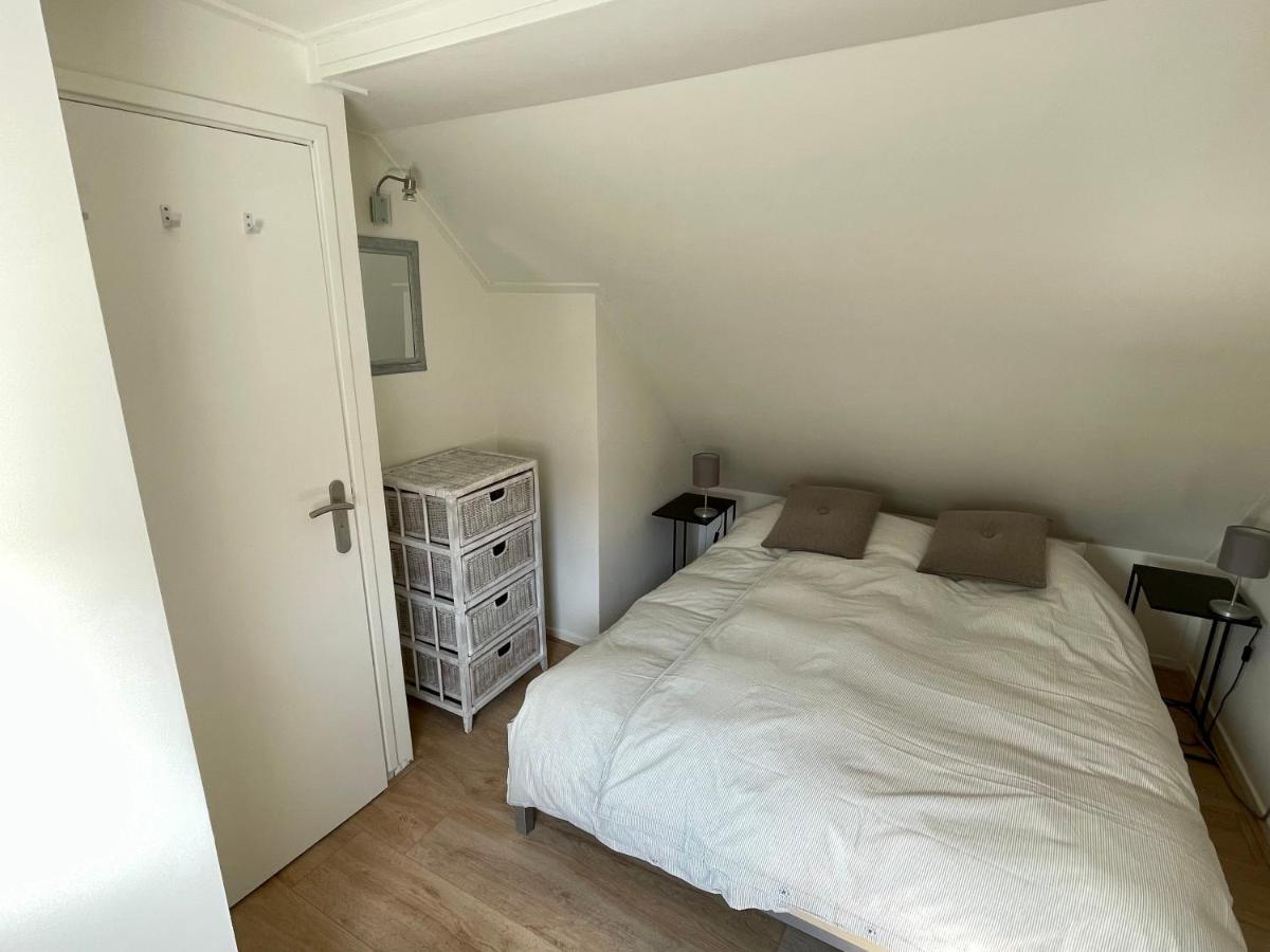 T-rots, Prachtig Zomerhuis Noordwijk